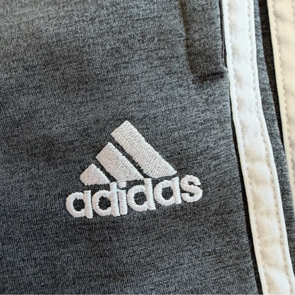 3/27$ Adidas Kids Charcoal Joggers with White Stripes size Large - Picture 4 of 7